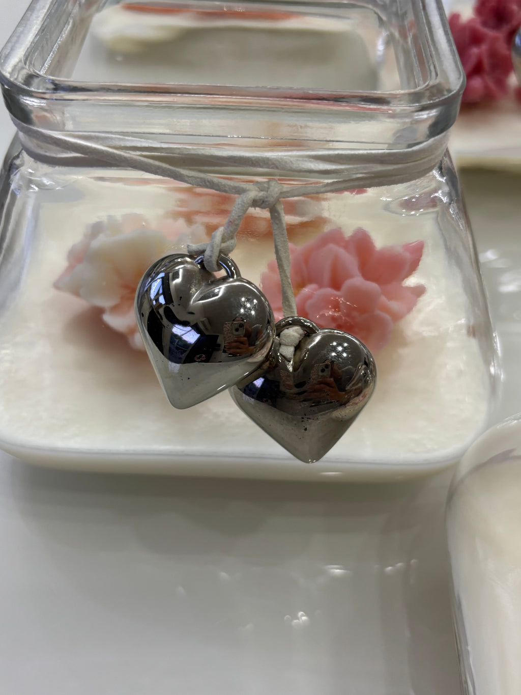 Contenitore in vetro con fiori di ciliegio